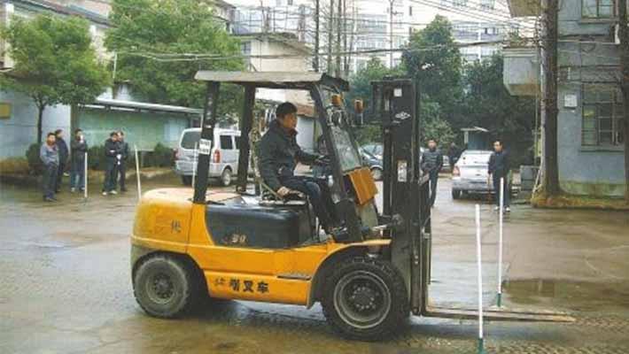 長泰急招叉車最新動態(tài)，行業(yè)趨勢、招聘熱點與未來發(fā)展展望